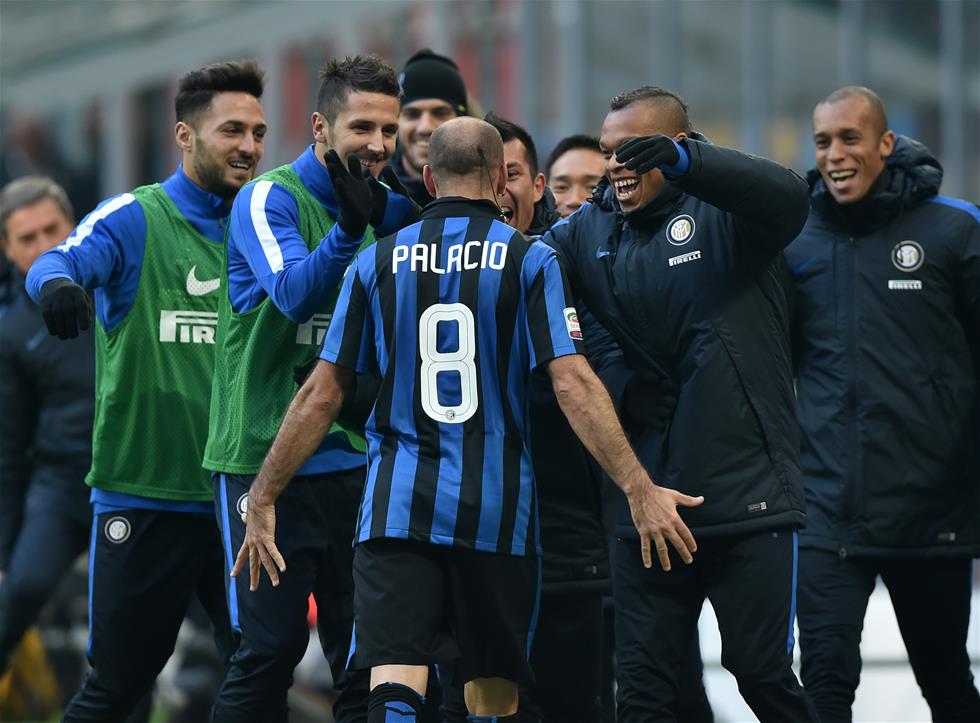 杜兰特篮下强打稳定胜局（杜兰特内线强攻锁定胜利）