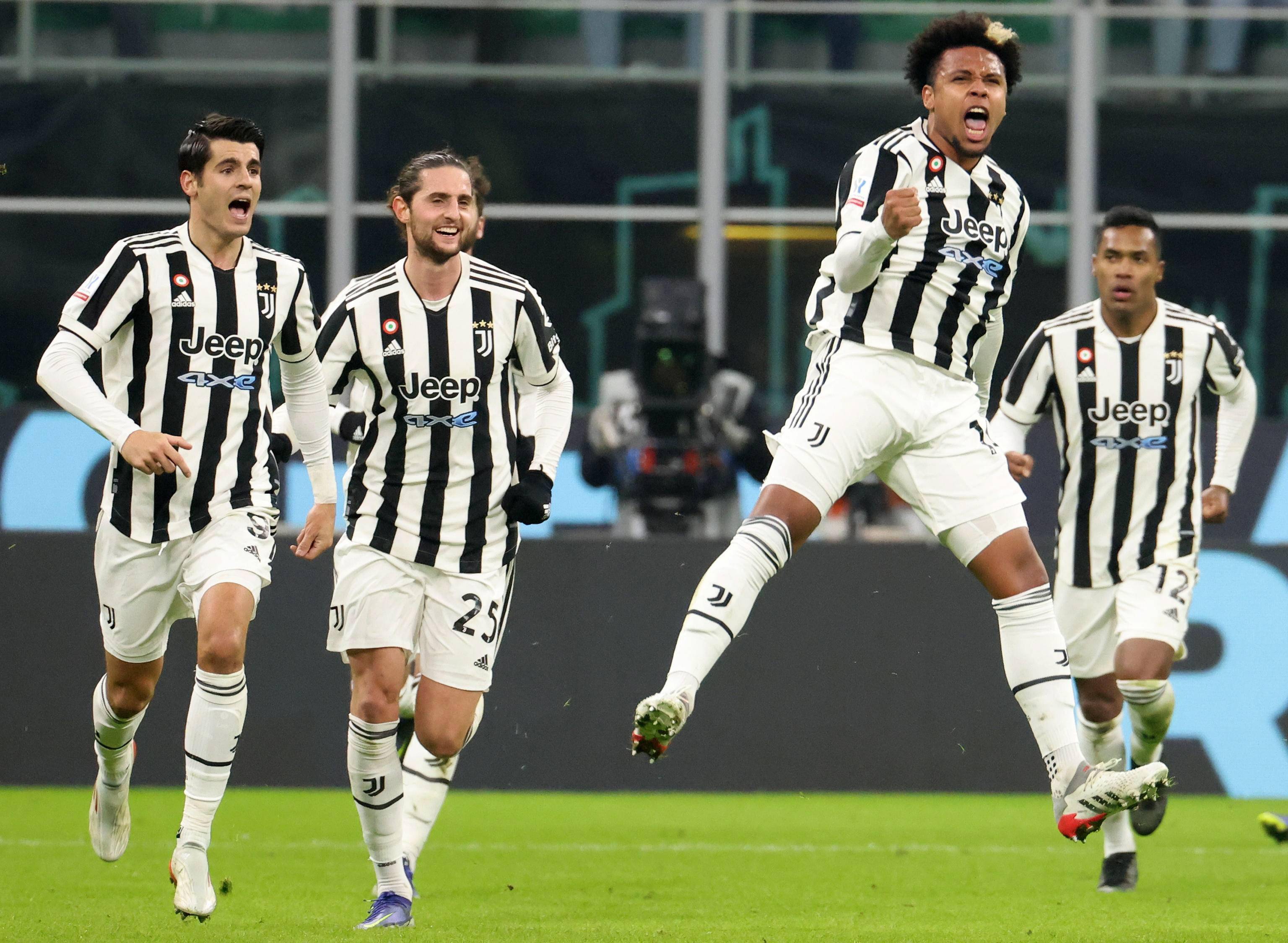 杨瀚森NBA生涯首次首发，被打到面部痛苦倒地，裁判未及时吹停比赛引争议（杨瀚森生涯首次先发遭击中面部痛苦倒地，裁判未及时鸣哨引发争议）