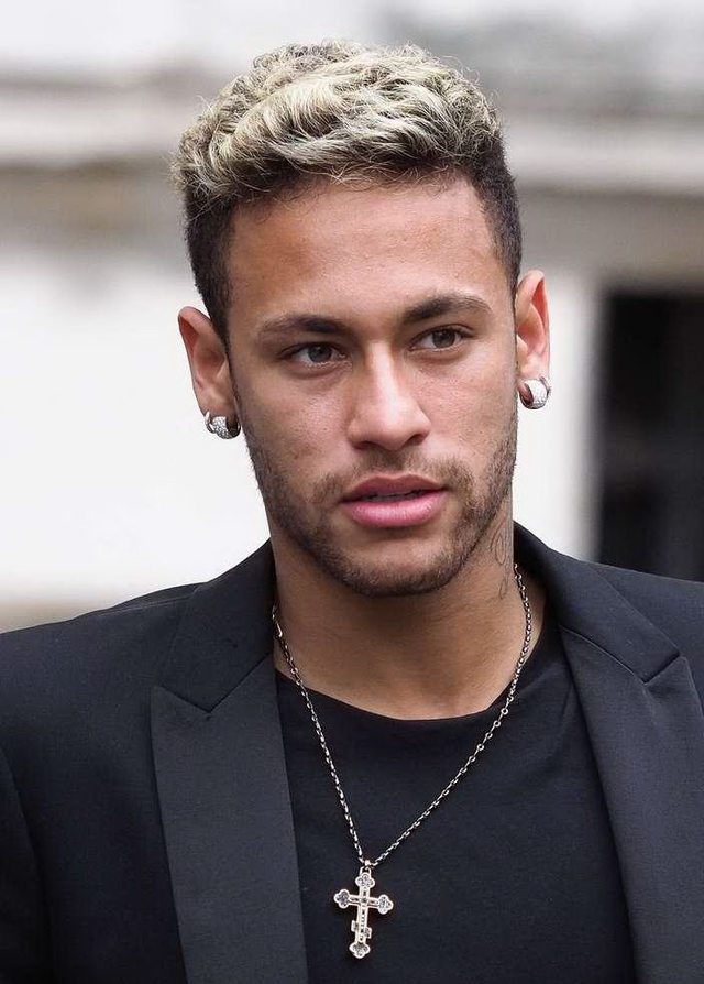 布伦森首节20分创本赛季个人新高，单节20+次数超甜瓜（布伦森首节砍下20分刷新本季单节个人纪录，单节20+次数已超越甜瓜）