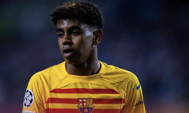 足球中超新赛季开幕在即，各队主场相继升级（中超新赛季将启幕，各队主场纷纷升级）