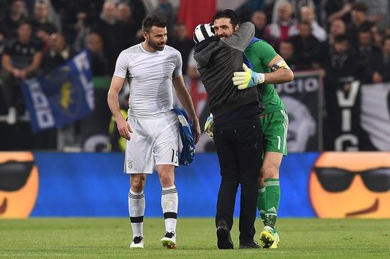 内马尔：我绝不会在任何时候损害自己的职业生涯（内马尔：无论何时，我都不会拿职业生涯冒险）