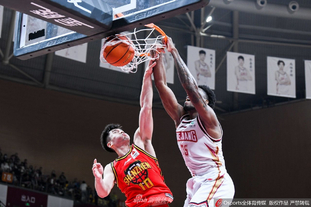 幸福甜蜜，高准翼爱人社媒分享婚纱照拍摄花絮（甜蜜满满，高准翼爱人在社媒晒出婚纱照拍摄花絮）