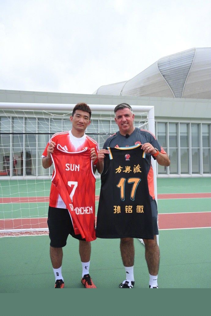 孙颖莎击败米特兰姆，林诗栋和蒯曼组合取胜，助力国乒领先德国队（孙颖莎力克米特兰姆，林诗栋与蒯曼联手取胜，国乒领先德国队）