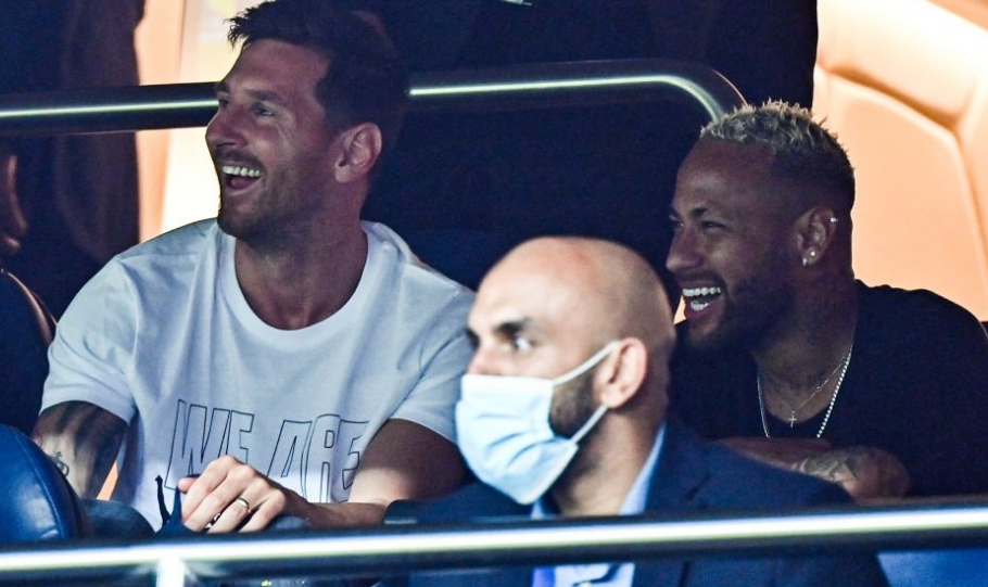 足球中超多名老将宣布退役，时代落幕（中超多位老将相继挂靴，一个时代谢幕）